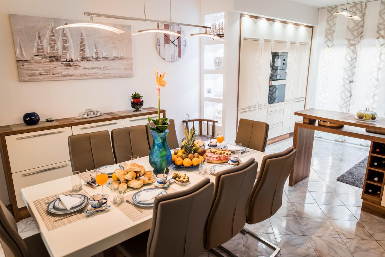 Lct Blue Lions Apartments ポドストラナ エクステリア 写真