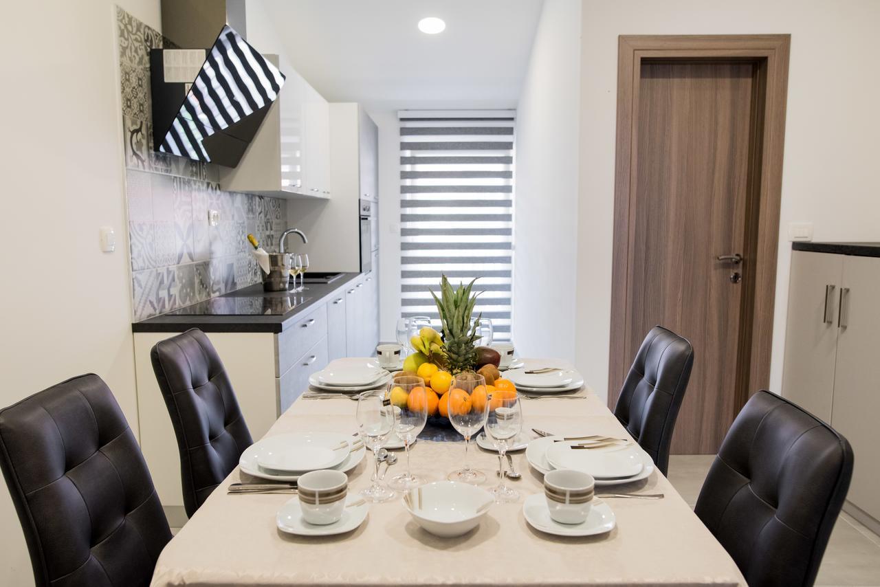 Lct Blue Lions Apartments ポドストラナ エクステリア 写真