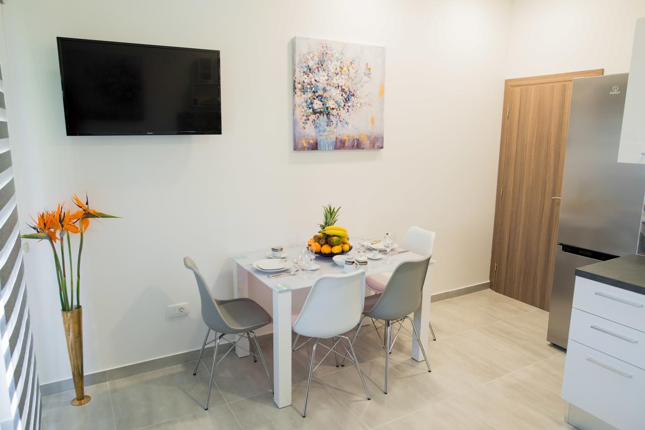 Lct Blue Lions Apartments ポドストラナ エクステリア 写真